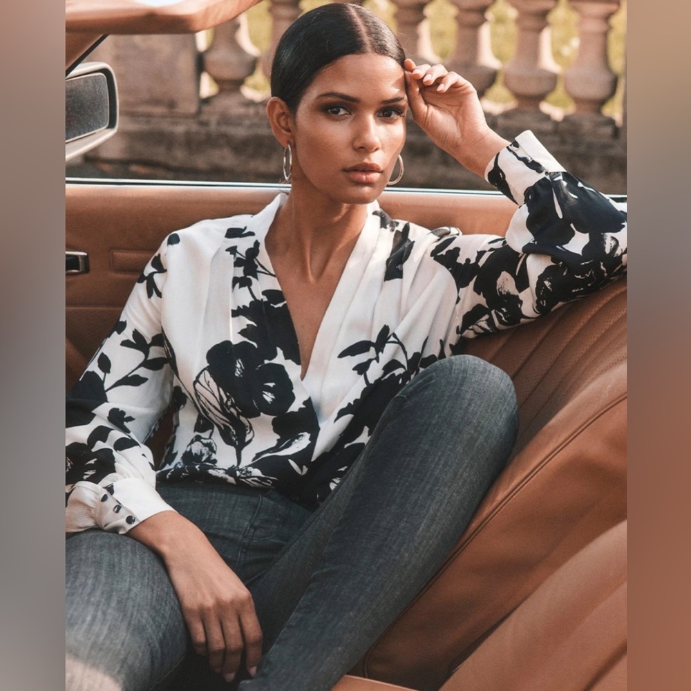 White House Black Market WHBM women’s Long Sleeve Pleated Shoulder Blouse size L